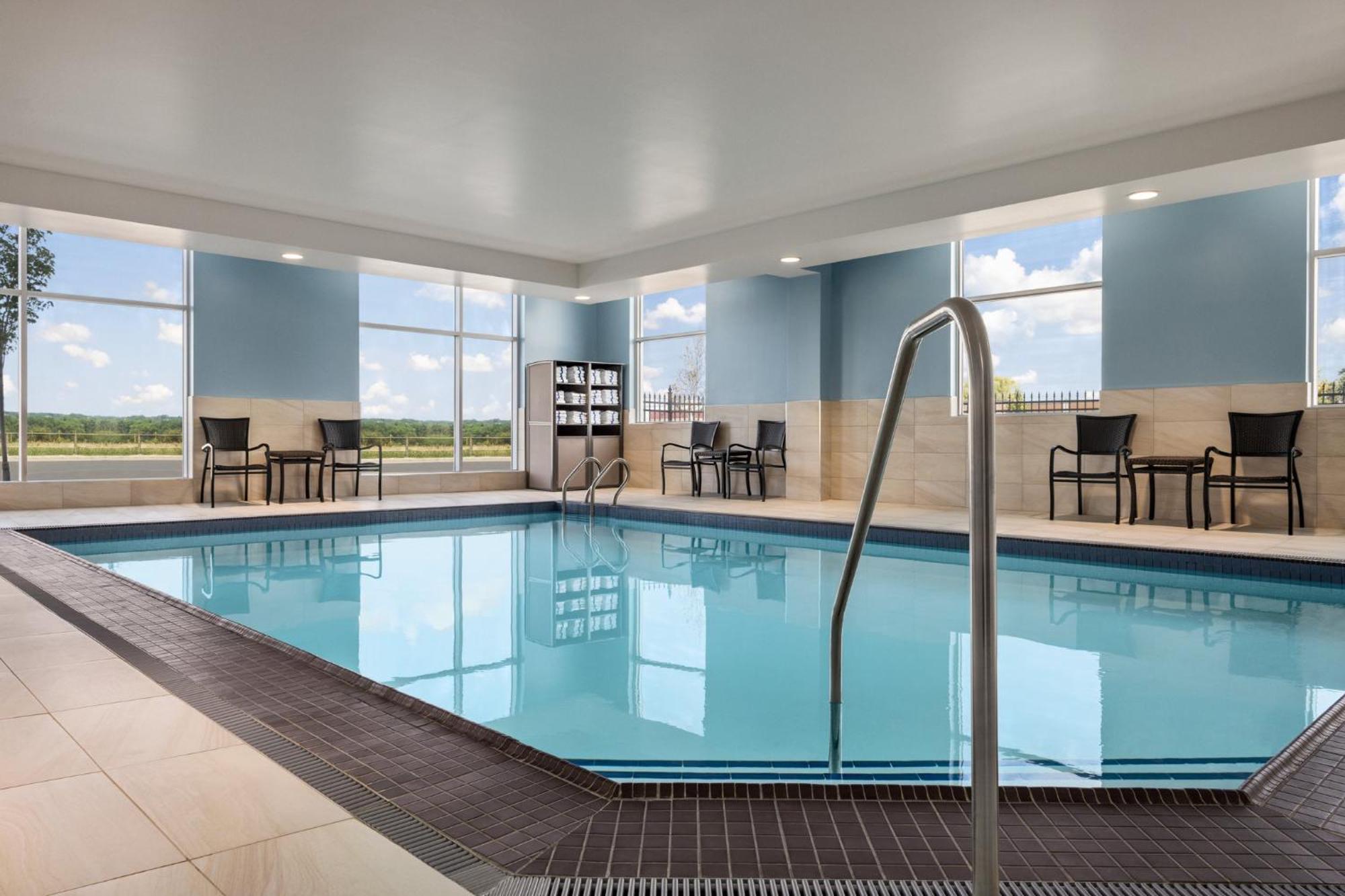 Holiday Inn Express - Strathroy By Ihg Ngoại thất bức ảnh